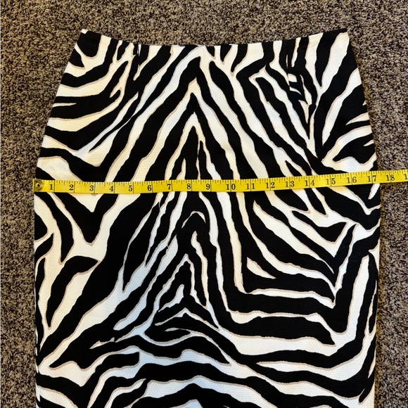 White House Black Market Zebra Print Women's Skirt zipper size 2P, NWTS - Picture 8 of 13
